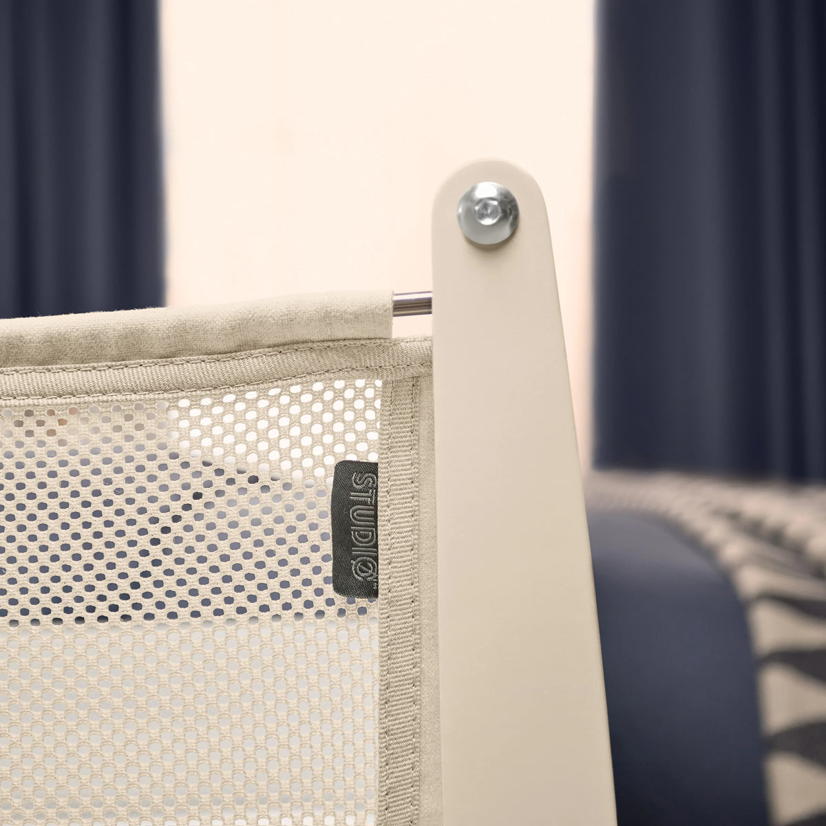 SnuzPod Studio Bedside Crib - Vienna