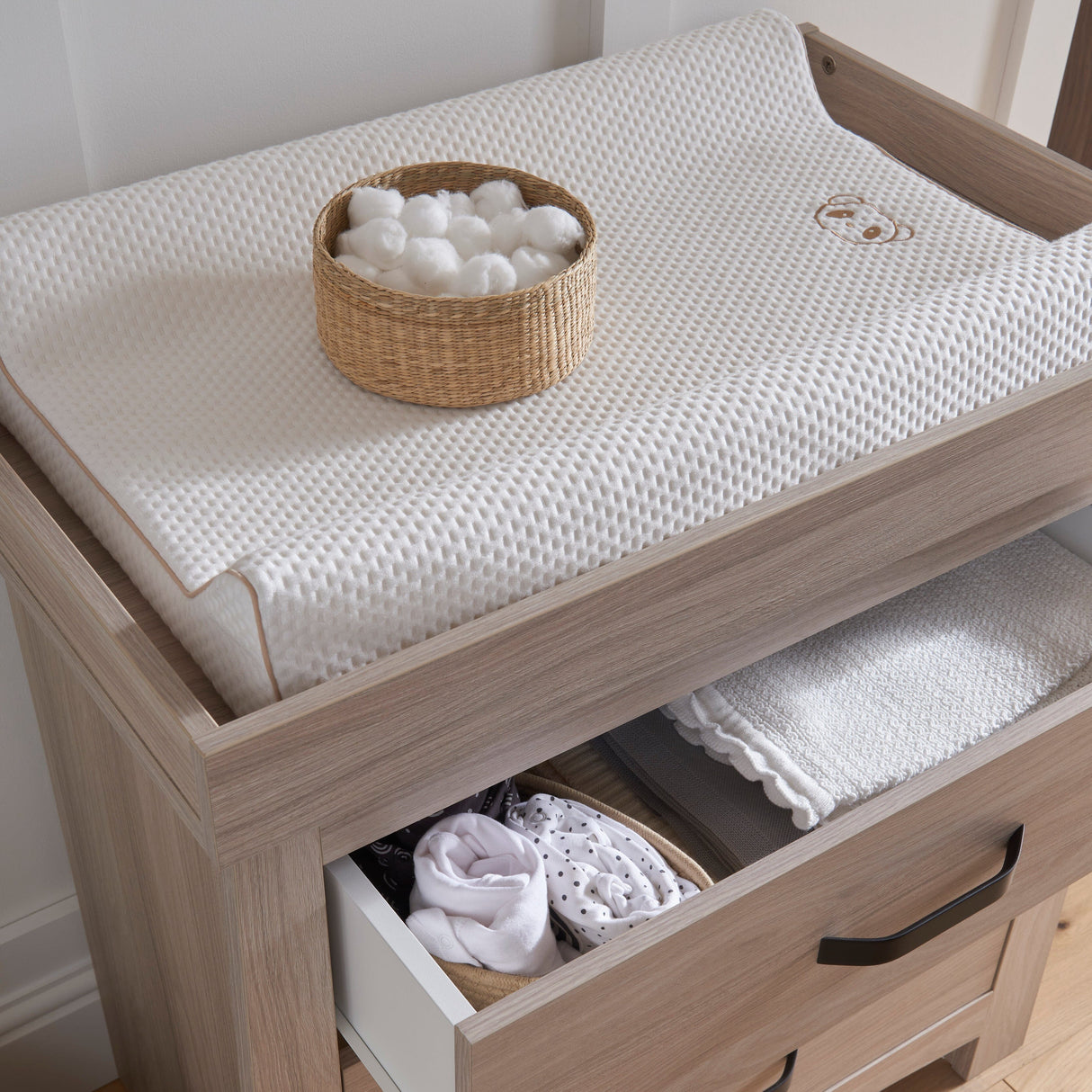 CuddleCo Wedge Changing Mat - Bamboo
