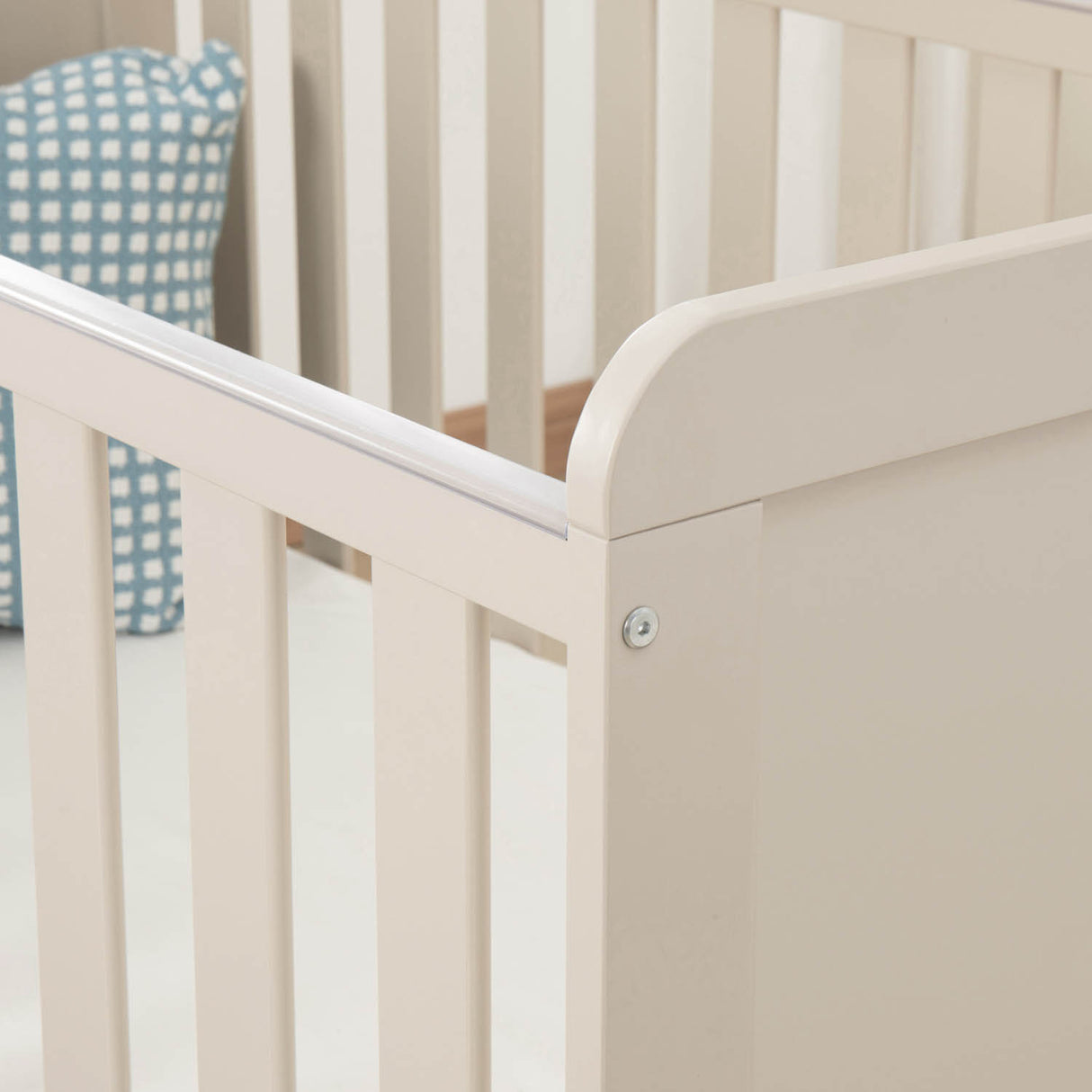 Babymore Caro Urban Cot Bed - Cashmere
