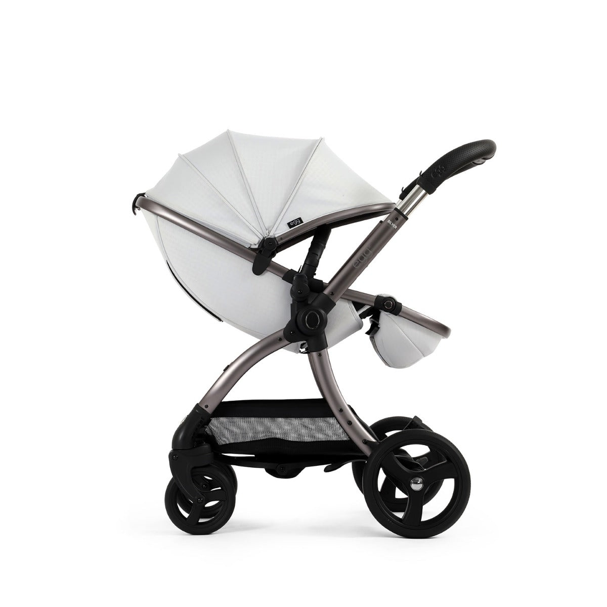 Egg 3 Luxury Cybex Cloud T i-Size Special Edition Travel System Bundle - Houndstooth Silver 56