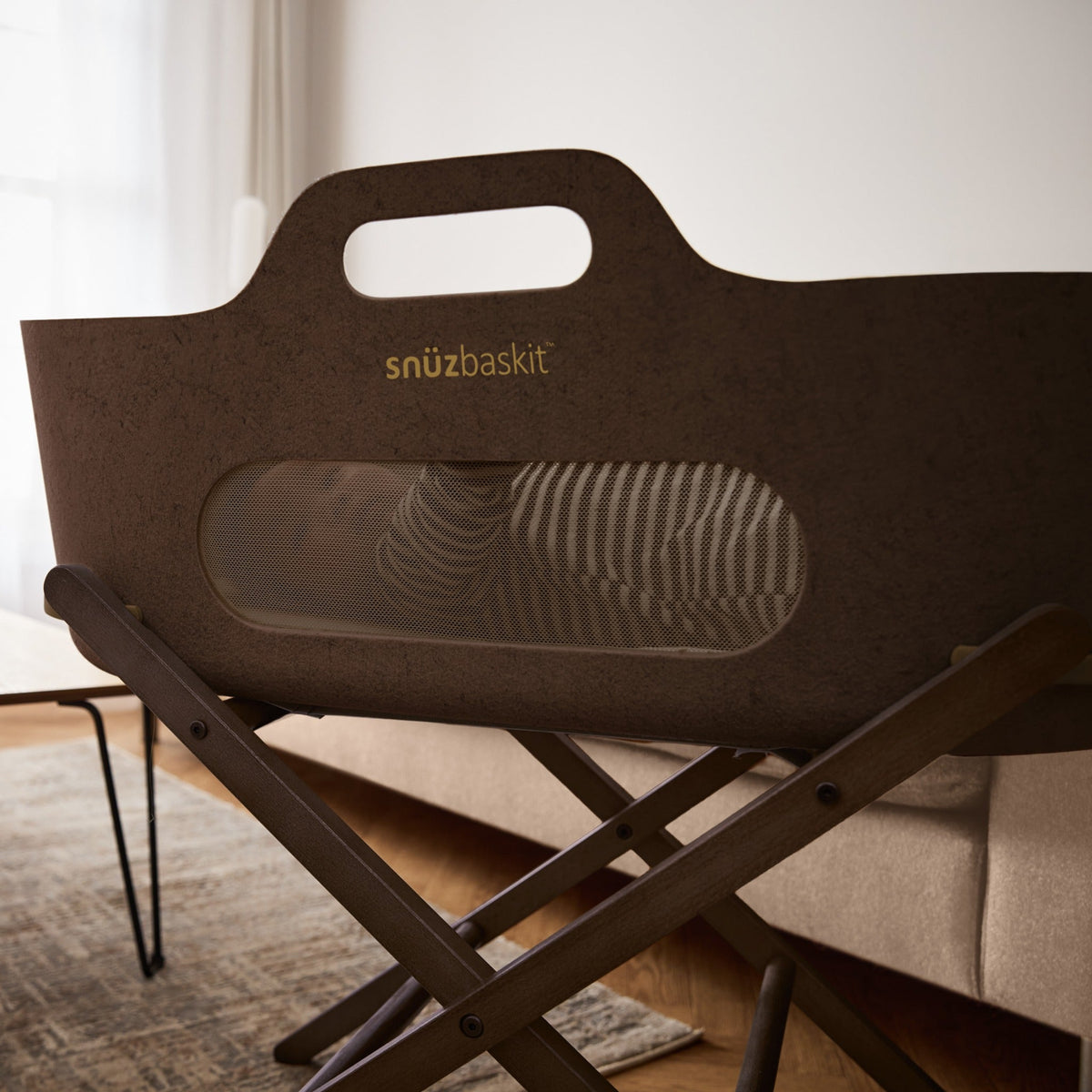 SnuzBaskit Chocolate Moses Basket & Ebony Stand