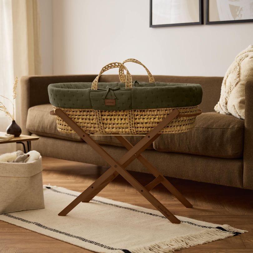 Little Green Sheep Organic Dimple Quilt Moses Basket, Mattress & Walnut Foldable Stand Juniper