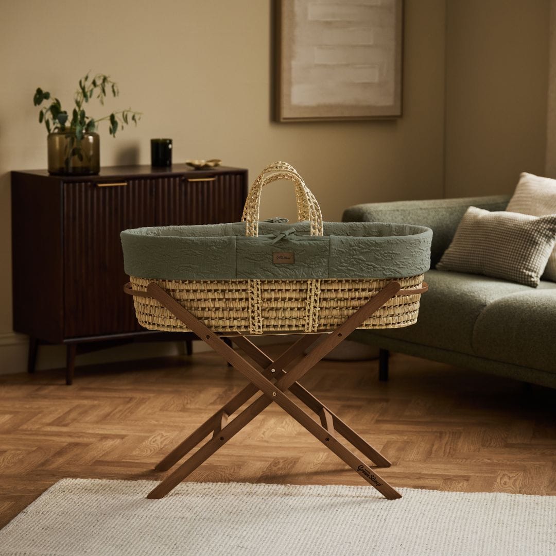 Little Green Sheep Organic Furrow Knit Moses Basket, Mattress & Walnut Foldable Stand Juniper