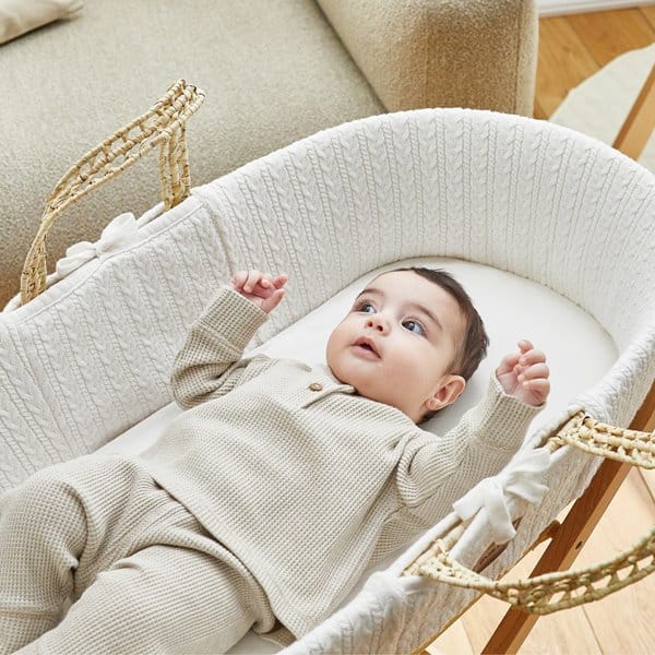 Little Green Sheep Organic Knitted Moses Basket, Mattress & Natural Foldable Stand White