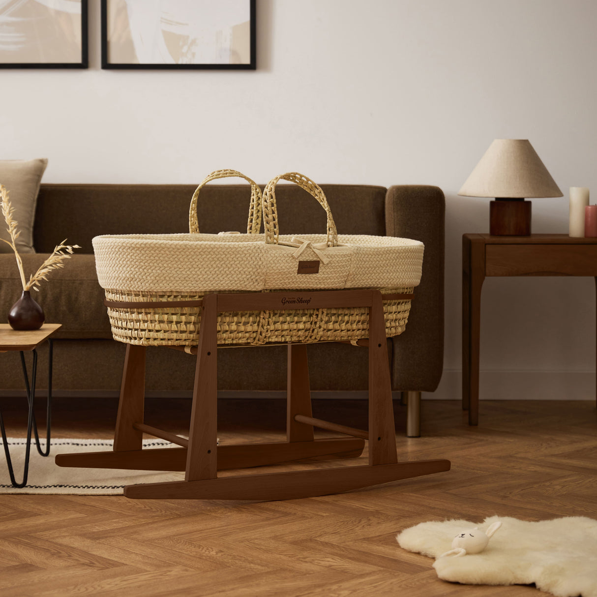 Little Green Sheep Organic Wheat Knit Moses Basket, Mattress & Walnut Rocking Stand Linen