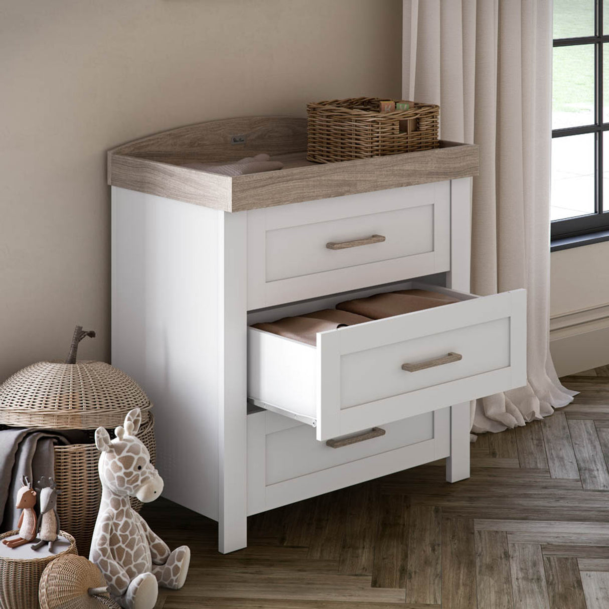 Silver Cross Valencia 2 Piece Nursery Set with Convertible Cot Bed & Dresser