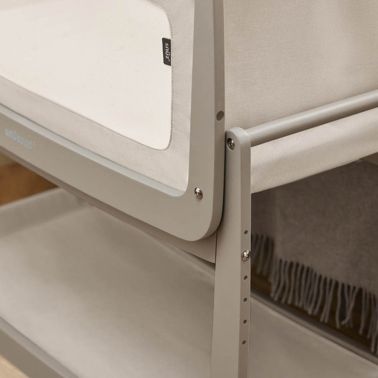 Snuzpod 5 Bedside Crib - Pebble 9