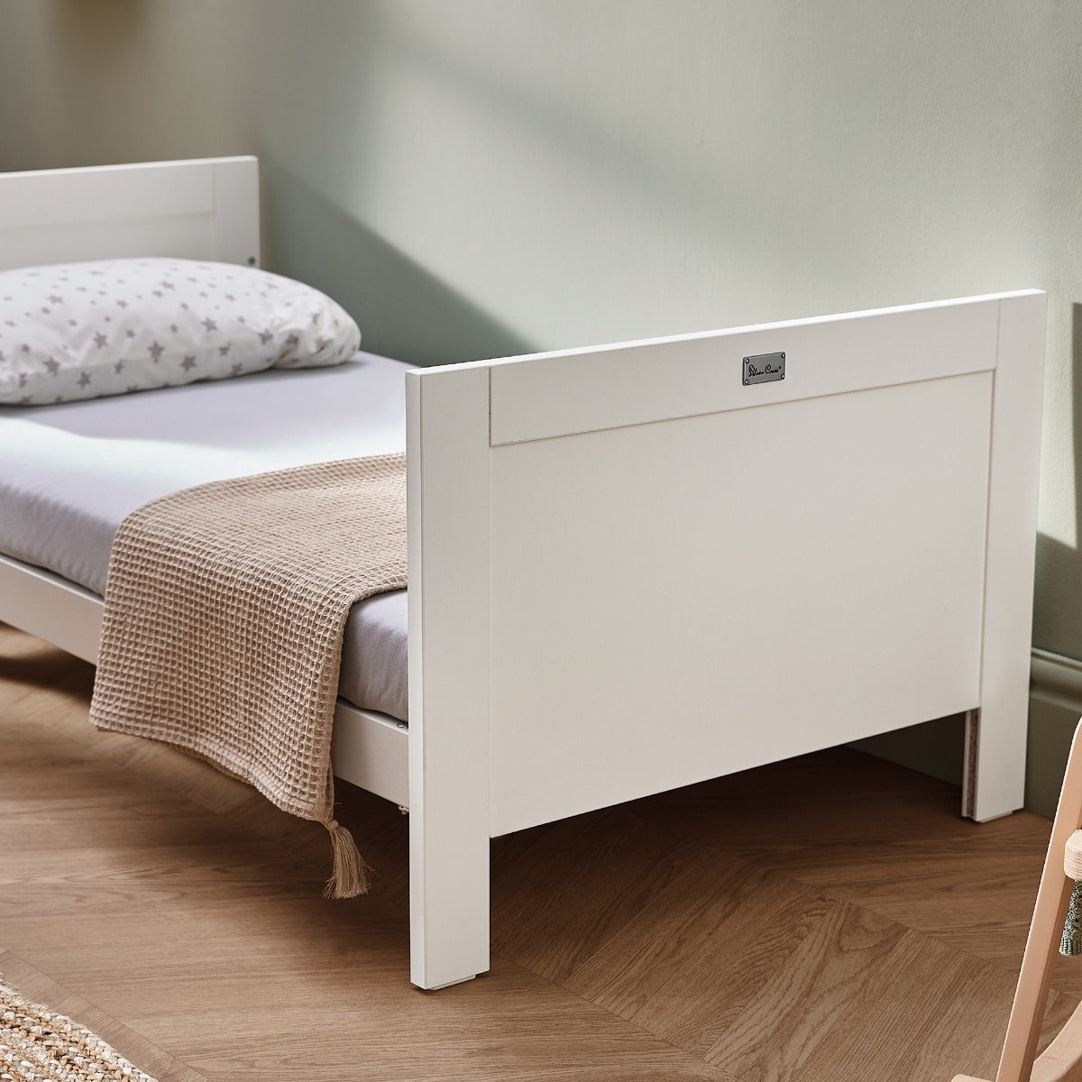 Silver Cross Bromley 2 Piece Cot Bed and Dresser Set - White 4