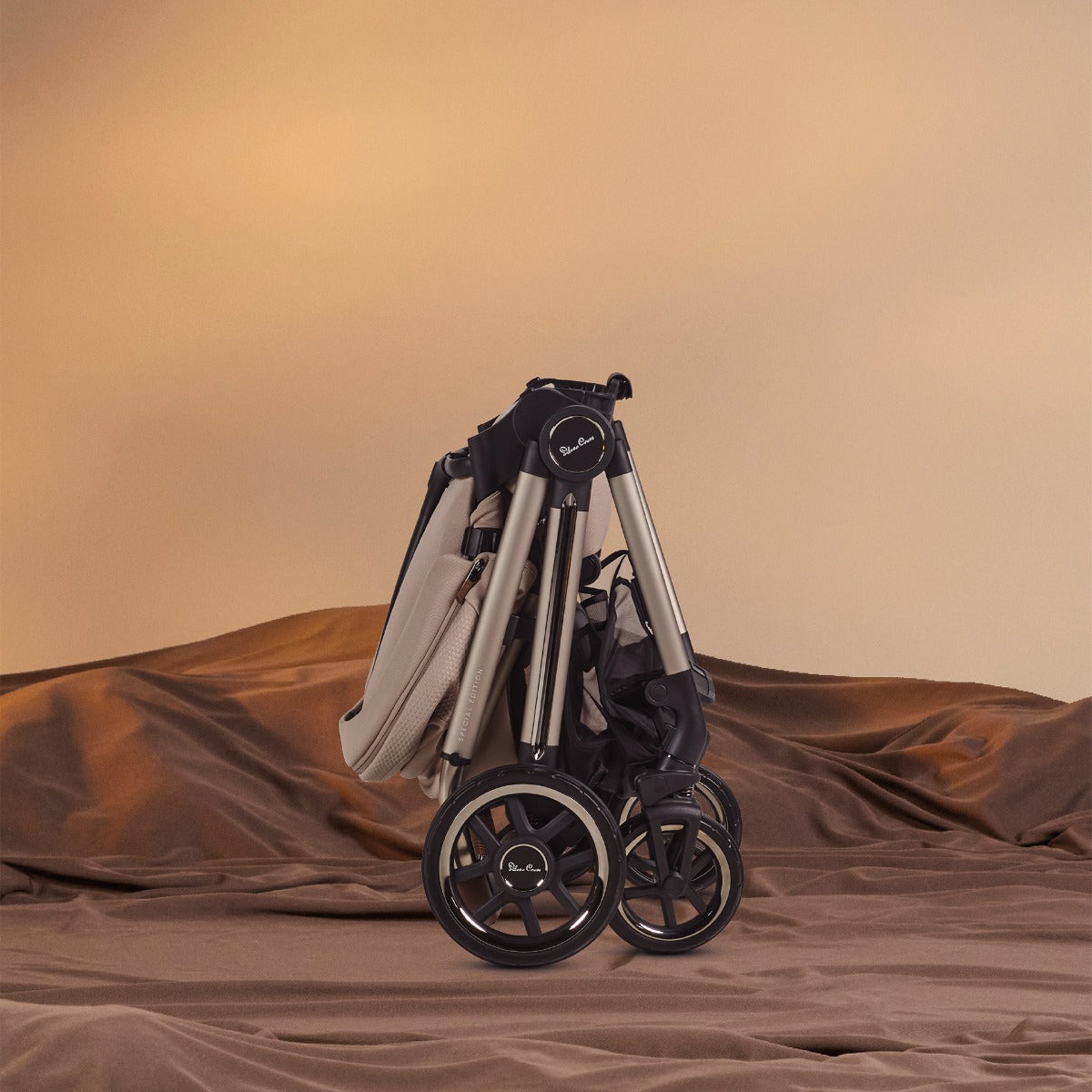 Silver Cross Reef 2 Special Edition with Maxi-Cosi Cabriofix i-Size Ultimate Bundle - Frappe 3