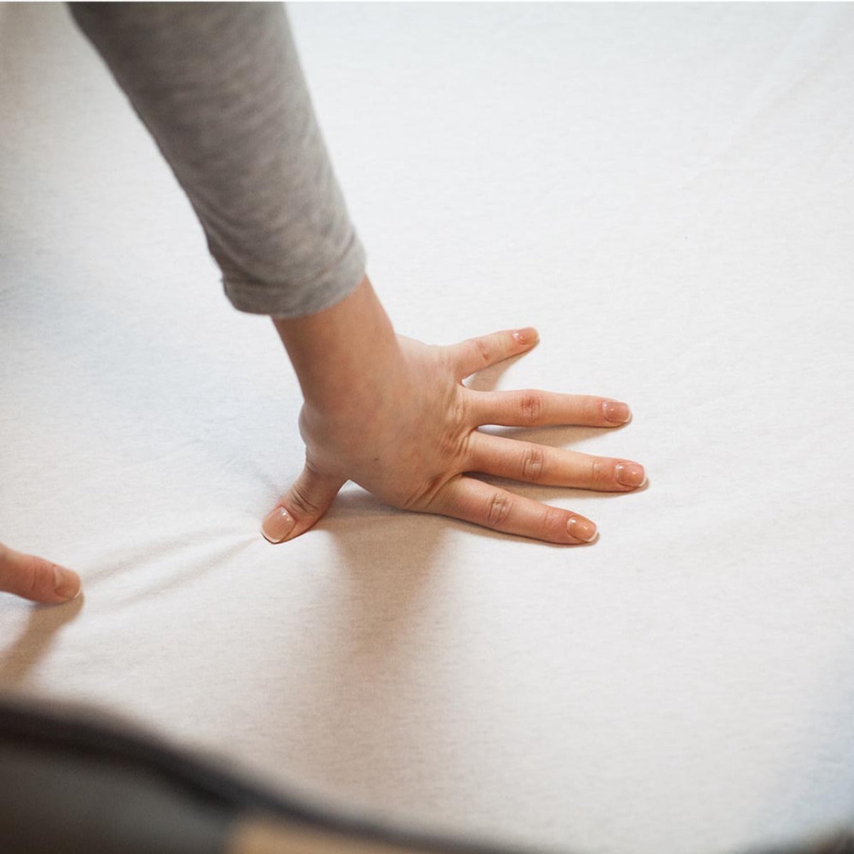 Tutti Bambini CoZee Bedside Crib - Oak and Charcoal 9