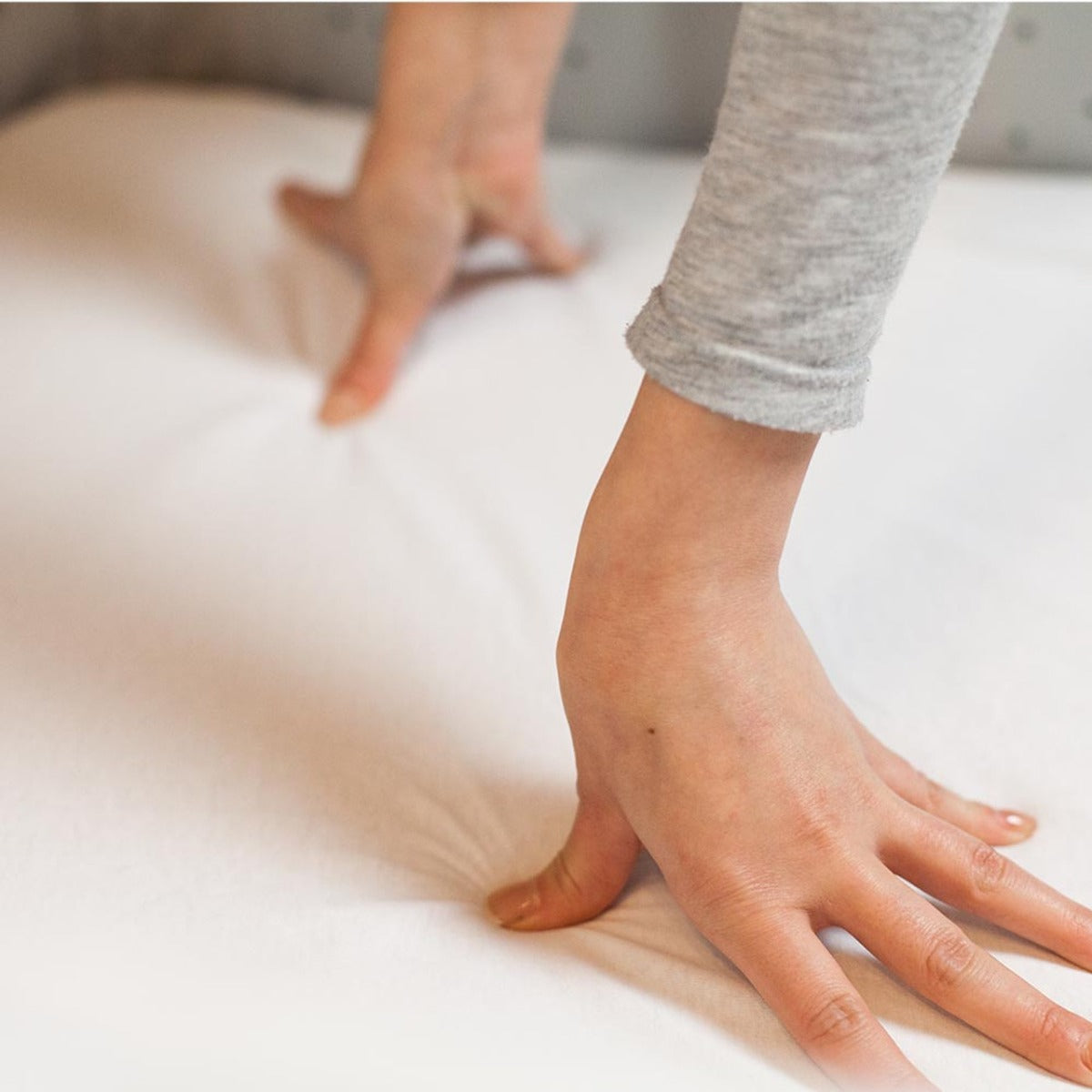 Tutti Bambini CoZee Bedside Crib - Oak and Charcoal 10