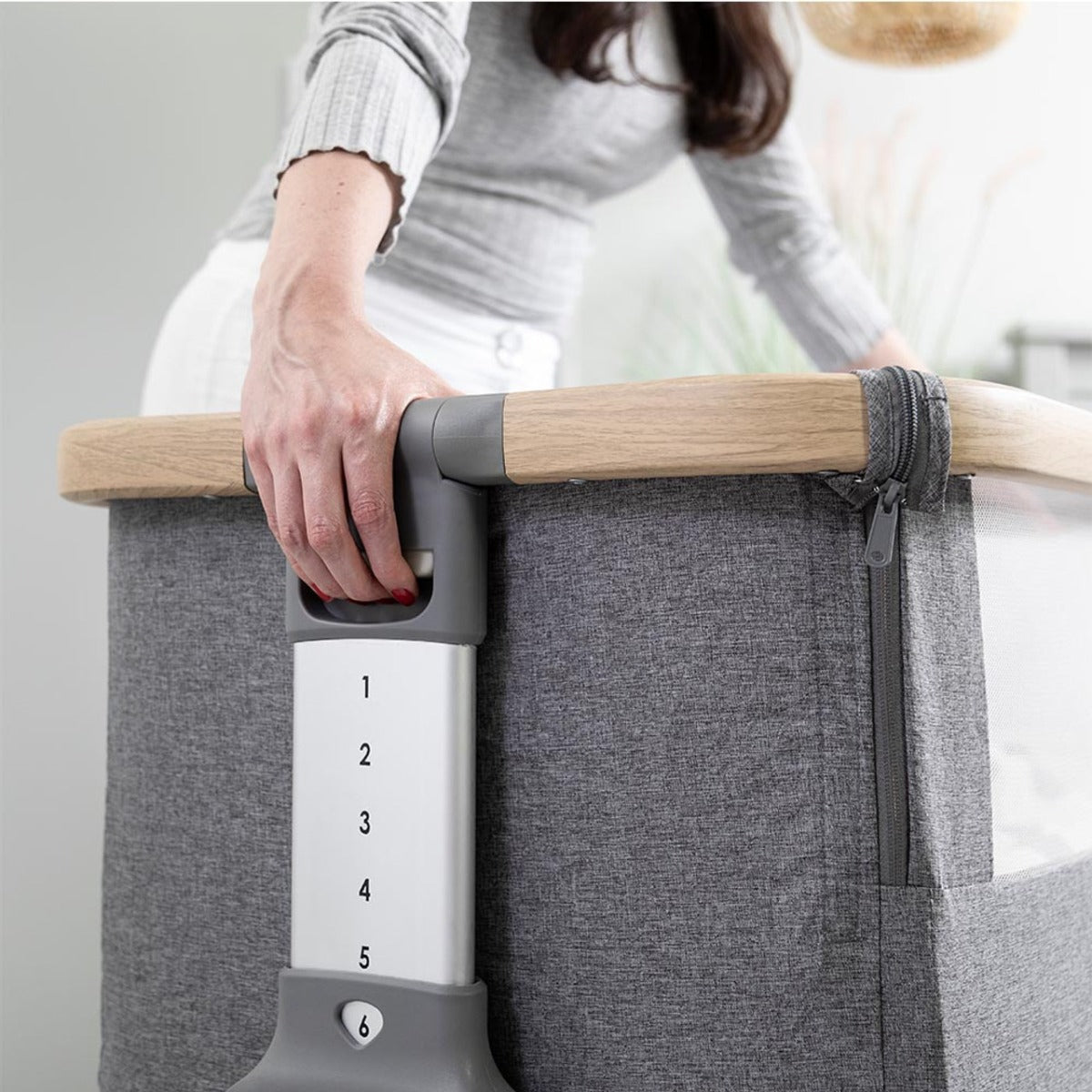 Tutti Bambini CoZee Bedside Crib - Oak and Charcoal 11