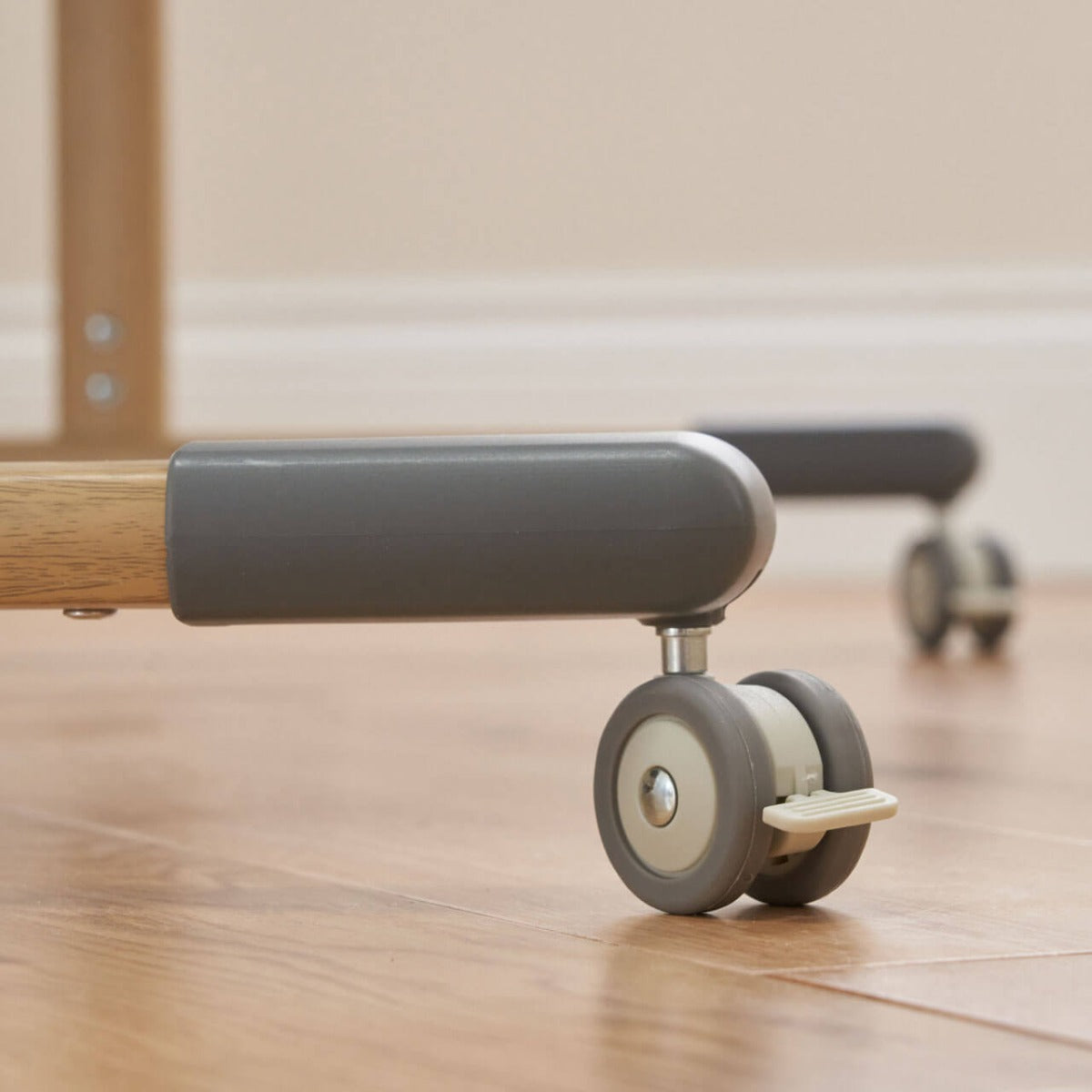 Tutti Bambini ZiZee Breathable Rocking Crib - Oak/Charcoal 2