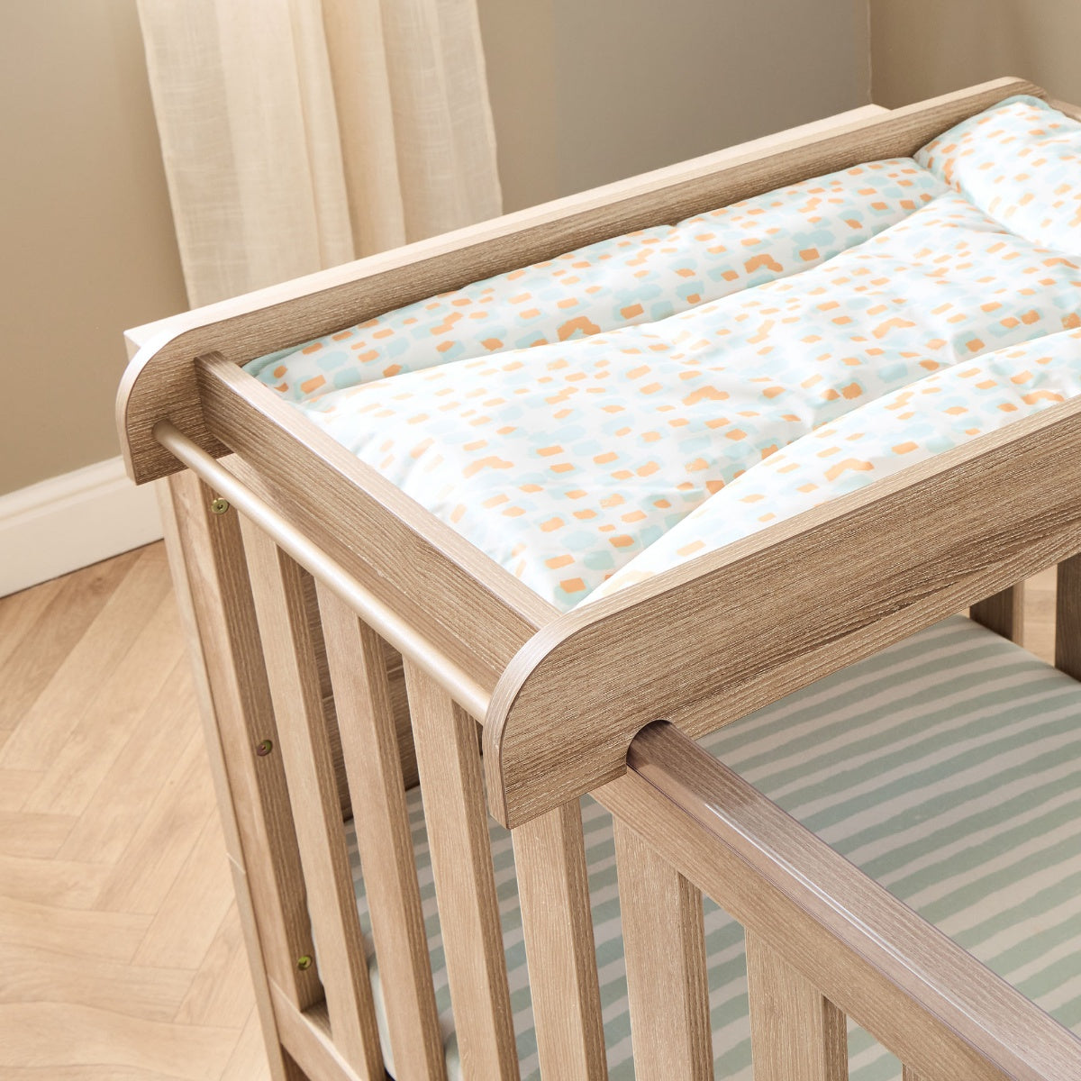 Tutti Bambini Universal Cot Top Changer - Oak
