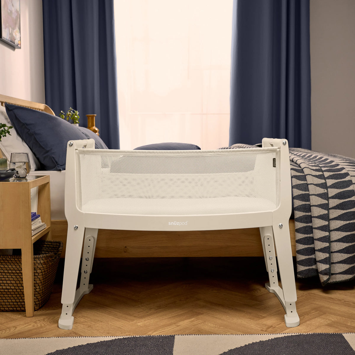 SnuzPod Studio Bedside Crib - Vienna