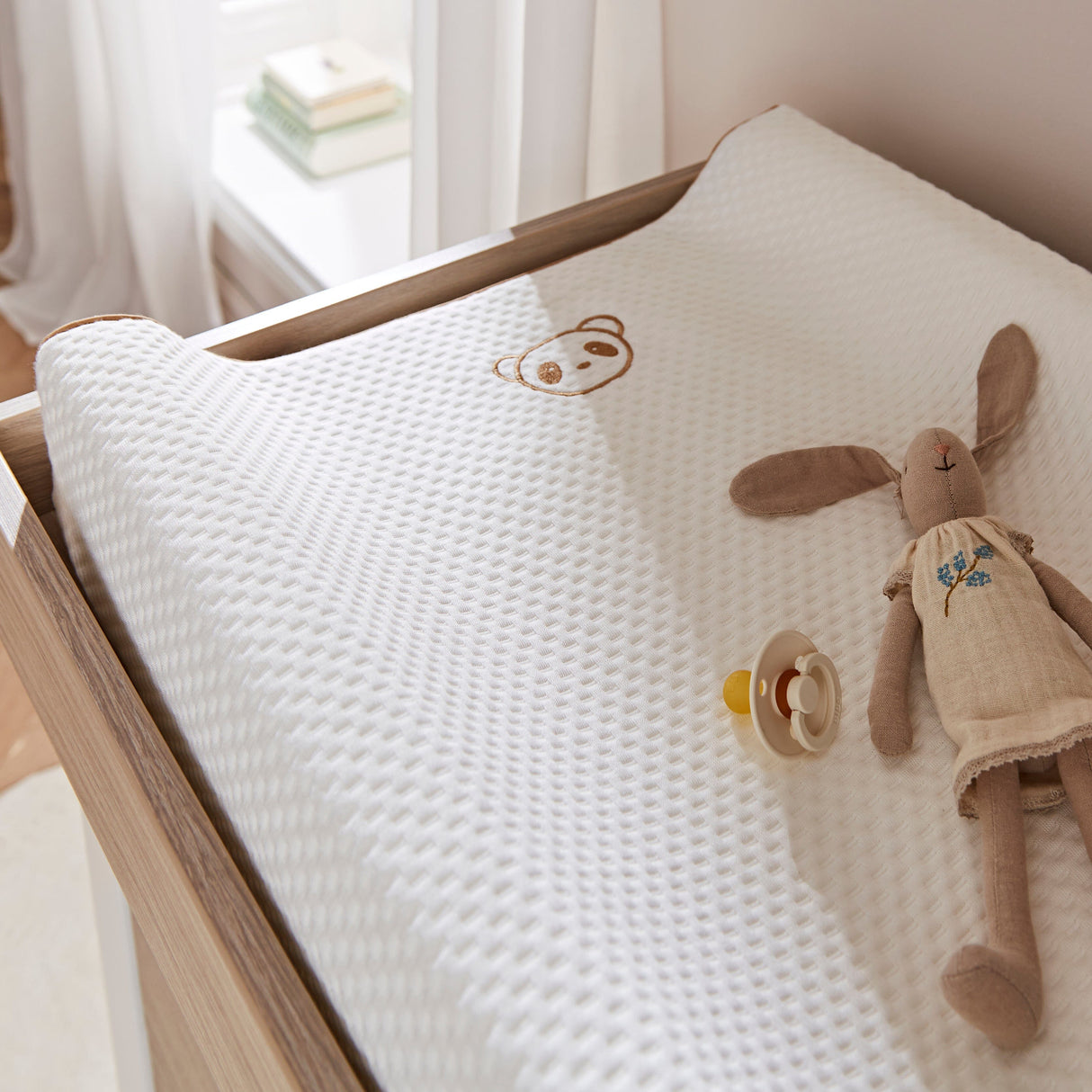 CuddleCo Wedge Changing Mat - Bamboo