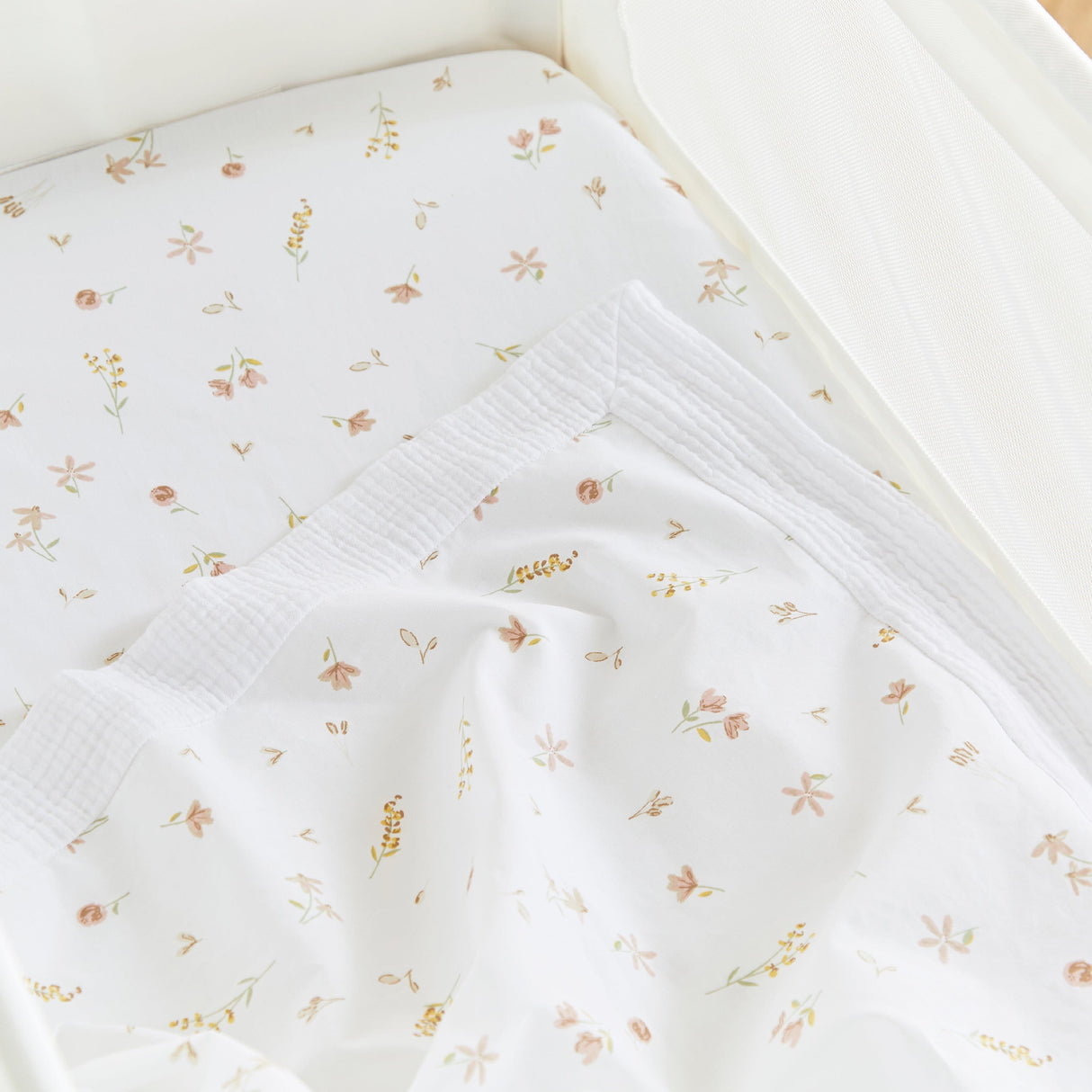 CuddleCo Universal Crib/Co-Sleeper Bedding Set - Cashmere Meadow