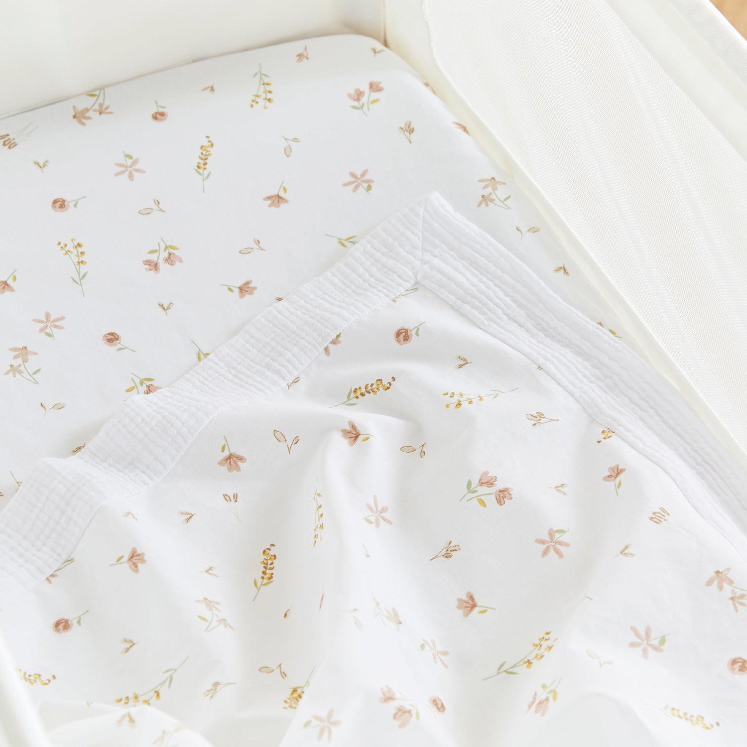 CuddleCo Universal Crib/Co-Sleeper Bedding Set - Cashmere Meadow
