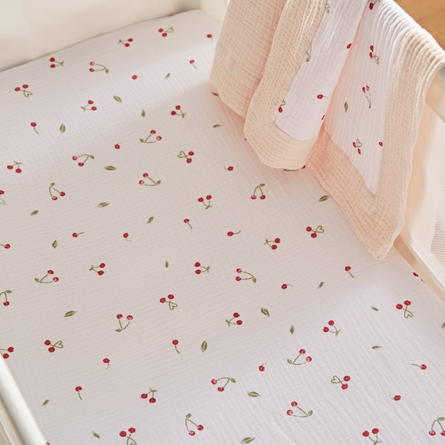 CuddleCo Universal Crib/Co-Sleeper Bedding Set - Ditsy Cherry
