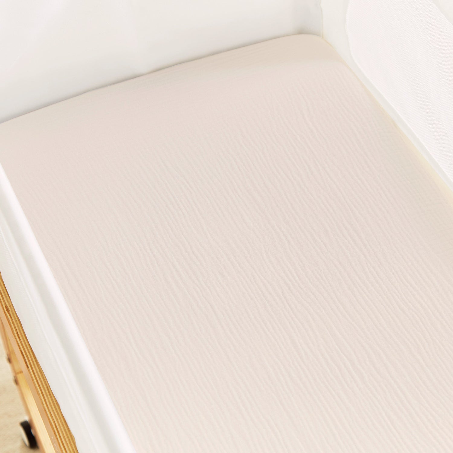 CuddleCo Universal Crib/Co-Sleeper Bedding Set - Ditsy Cherry