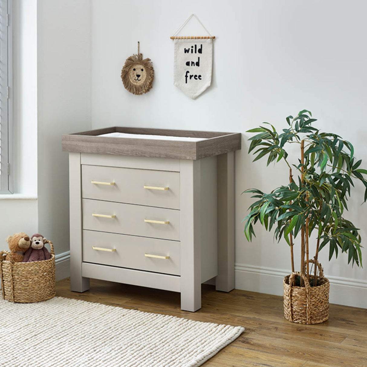 BabyStyle Bordeaux 3-Piece Nursery Furniture Roomset - Oatmeal 16