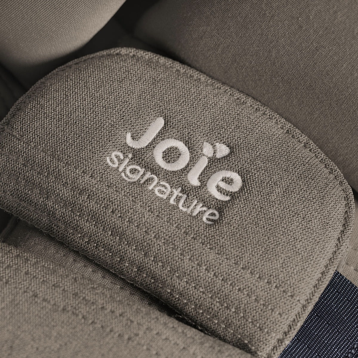 Joie i-Level Pro Signature i-Size Car Seat - Maple 26