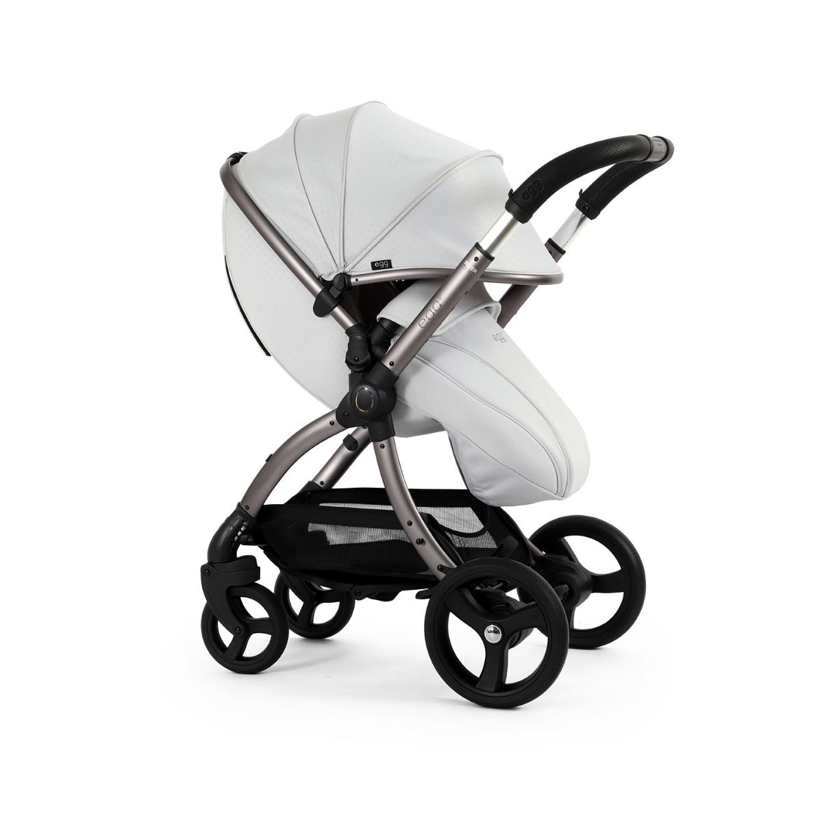 Egg 3 Luxury Cybex Cloud T i-Size Special Edition Travel System Bundle - Houndstooth Silver 43