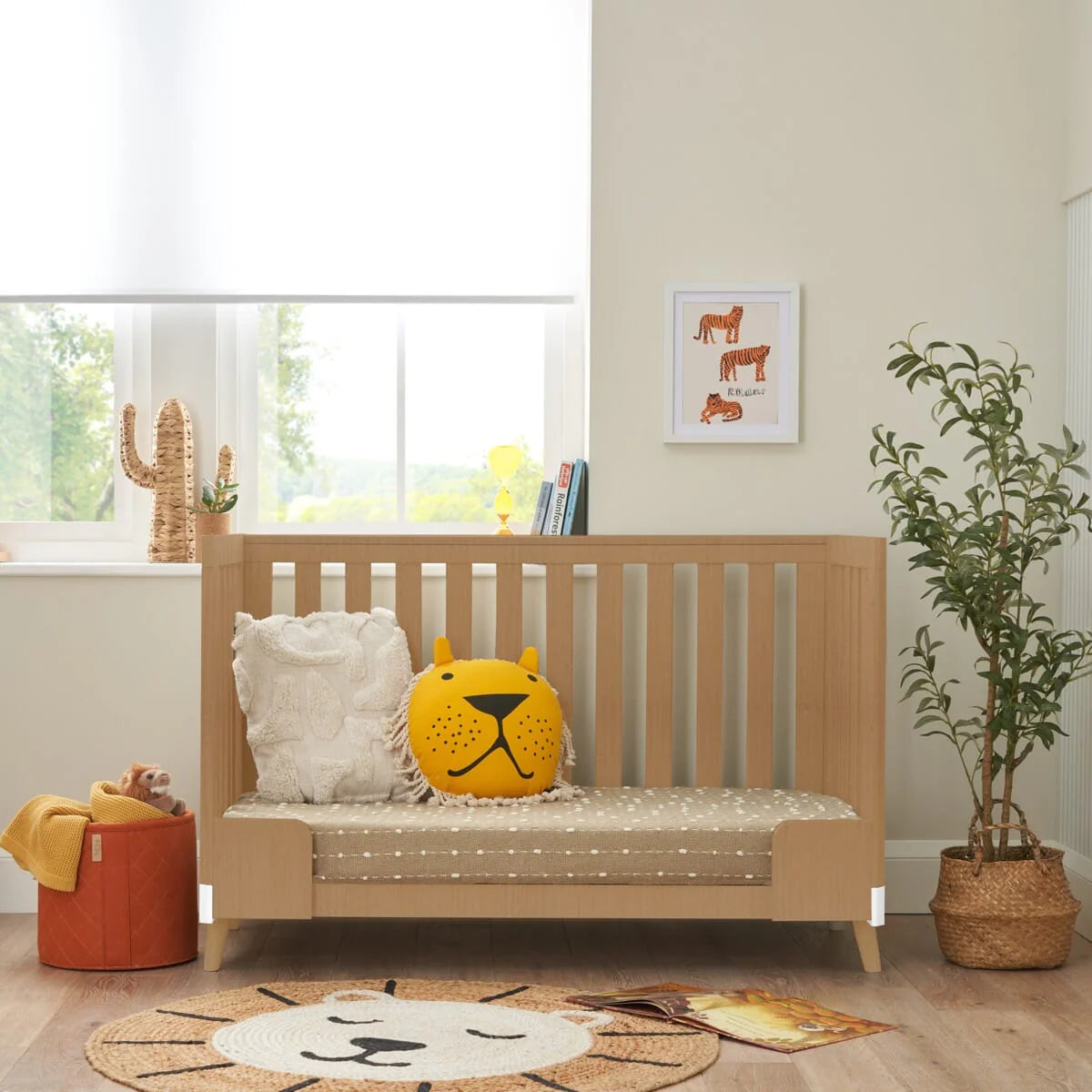 Tutti Bambini Hygge Mini Cot Bed - White/Light Oak