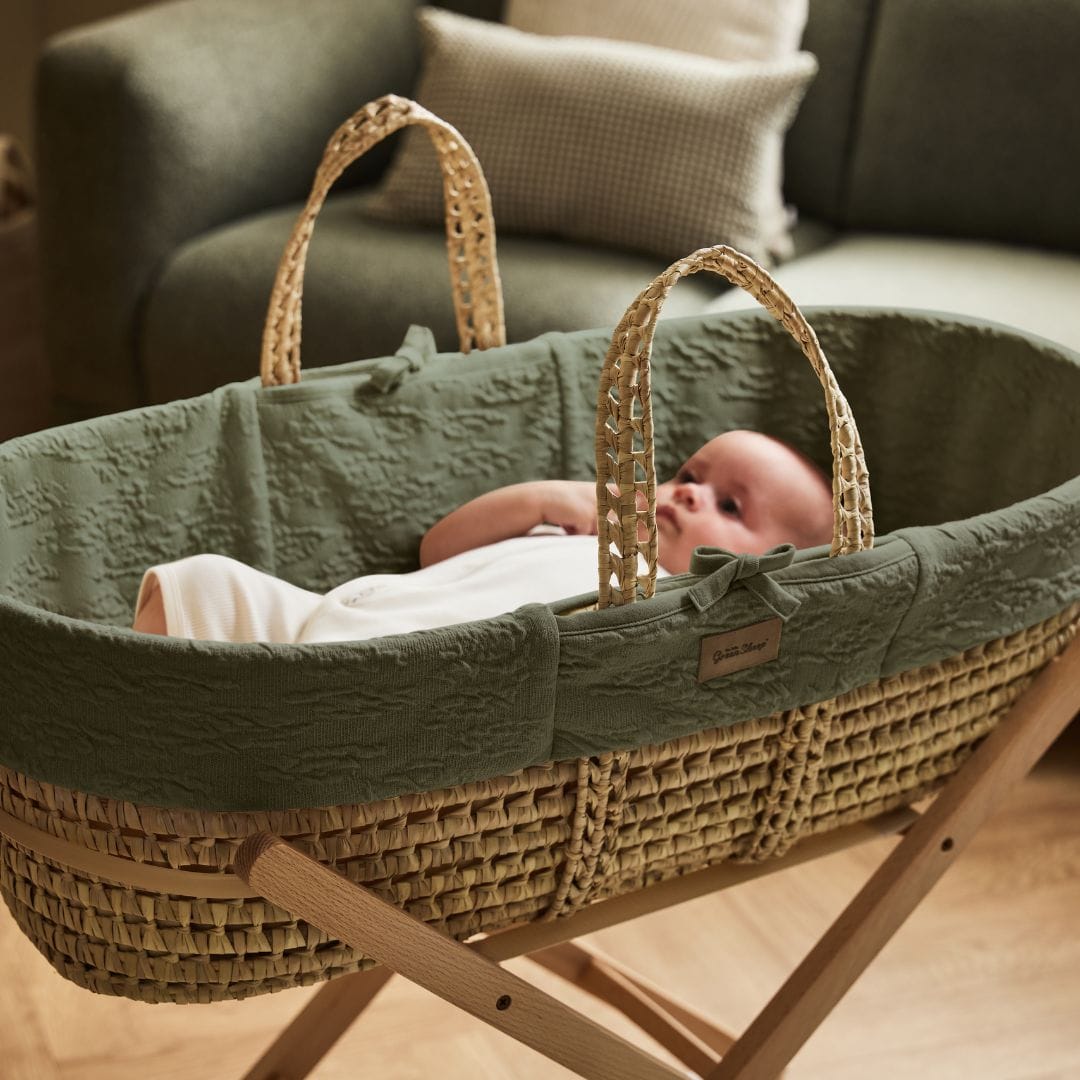 Little Green Sheep Organic Furrow Knit Moses Basket, Mattress & Natural Foldable Stand Juniper