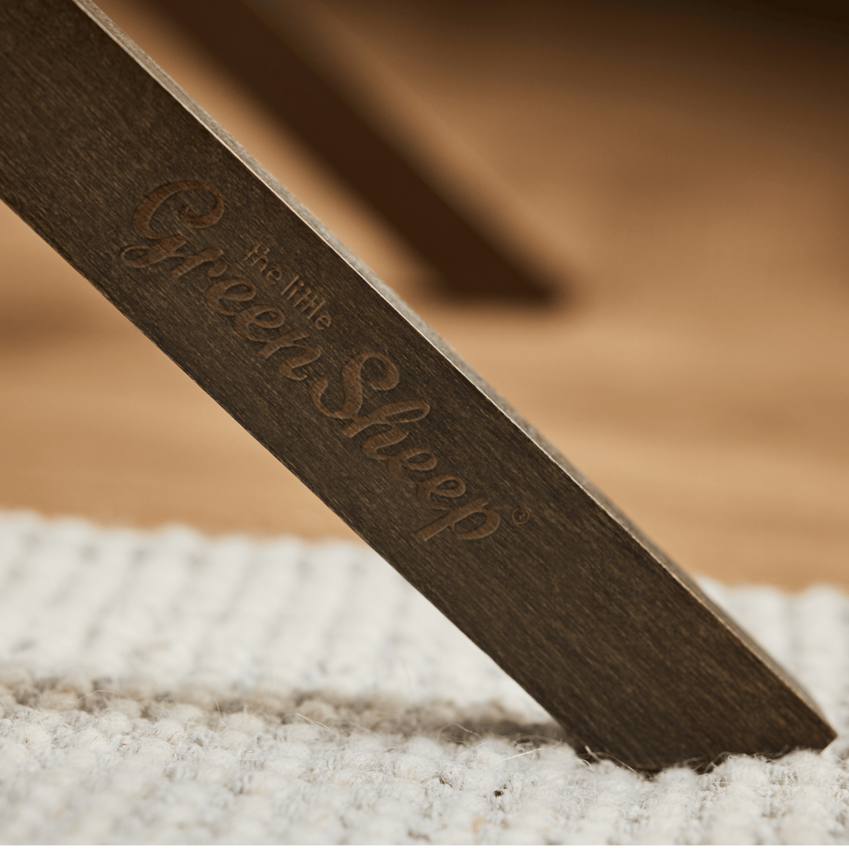 Little Green Sheep Organic Furrow Knit Moses Basket, Mattress & Walnut Foldable Stand Linen