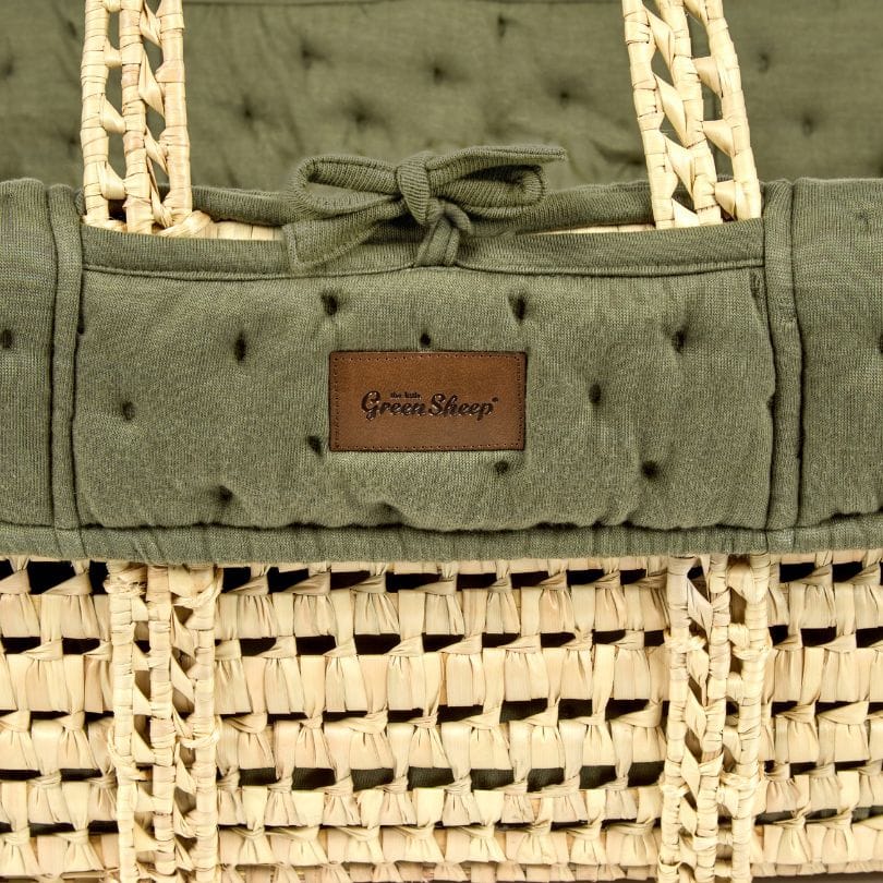 Little Green Sheep Organic Dimple Quilt Moses Basket, Mattress & Walnut Foldable Stand Juniper