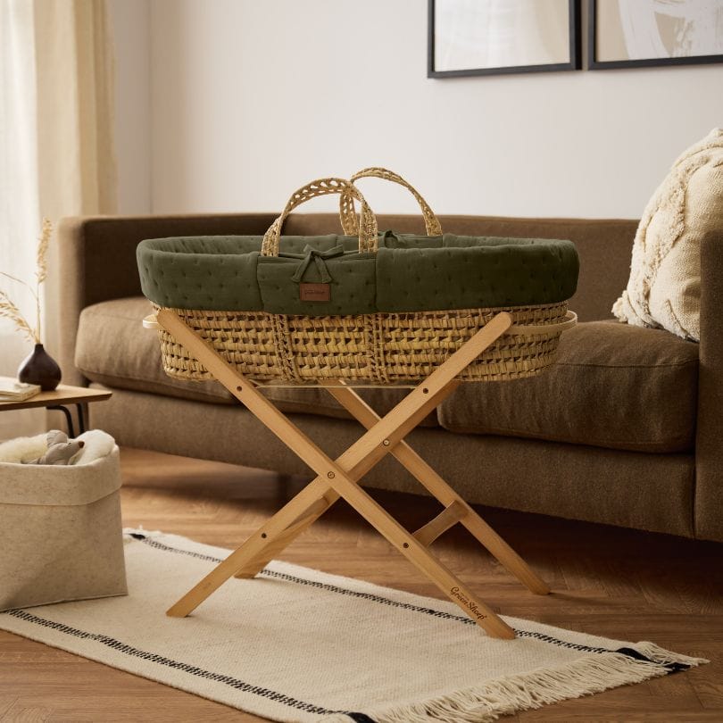 Little Green Sheep Organic Dimple Quilt Moses Basket, Mattress & Natural Foldable Stand Juniper