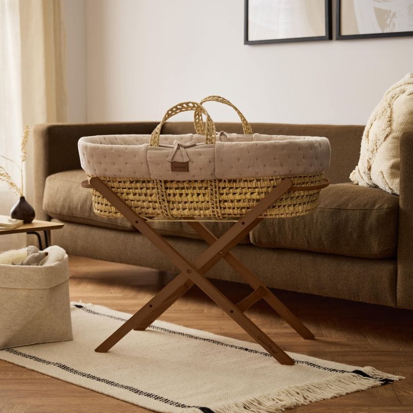 Little Green Sheep Organic Dimple Quilt Moses Basket, Mattress & Walnut Foldable Stand Truffle