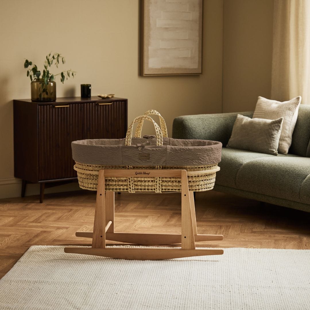 Little Green Sheep Organic Furrow Knit Moses Basket, Mattress & Natural Rocking Stand Cocoa