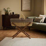 Little Green Sheep Organic Furrow Knit Moses Basket, Mattress & Walnut Foldable Stand Cocoa