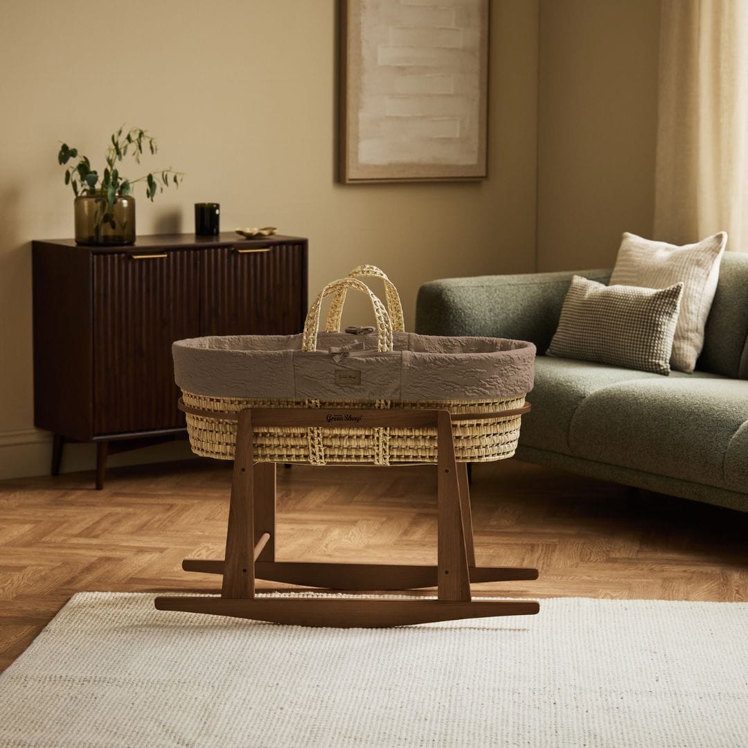 Little Green Sheep Organic Furrow Knit Moses Basket, Mattress & Walnut Rocking Stand Cocoa