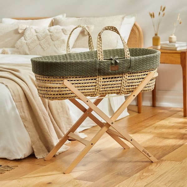 Little Green Sheep Organic Knitted Moses Basket, Mattress & Natural Foldable Stand Juniper