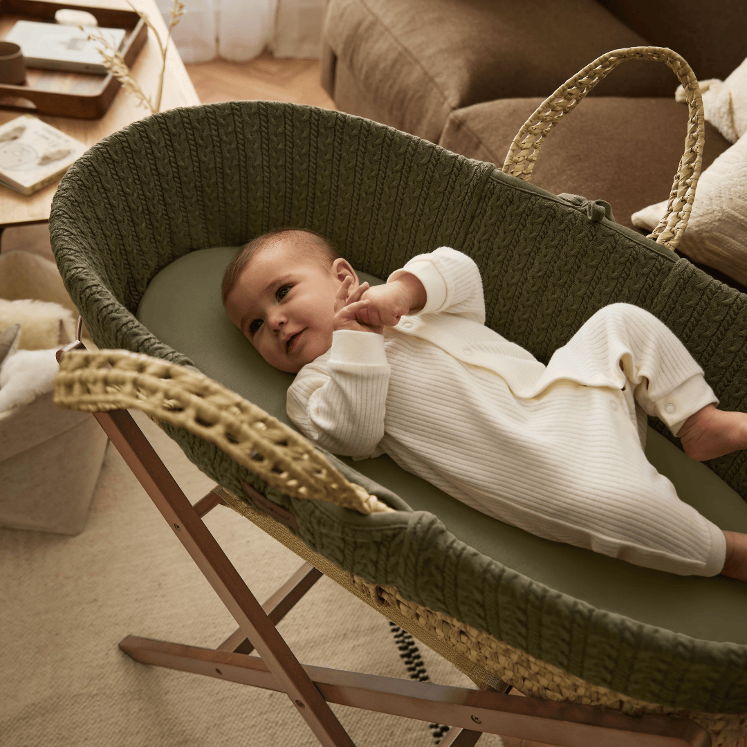 Little Green Sheep Organic Knitted Moses Basket, Mattress & Walnut Foldable Stand Juniper