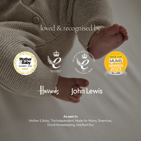 Little Green Sheep Organic Dimple Quilt Moses Basket, Mattress & Natural Foldable Stand Truffle
