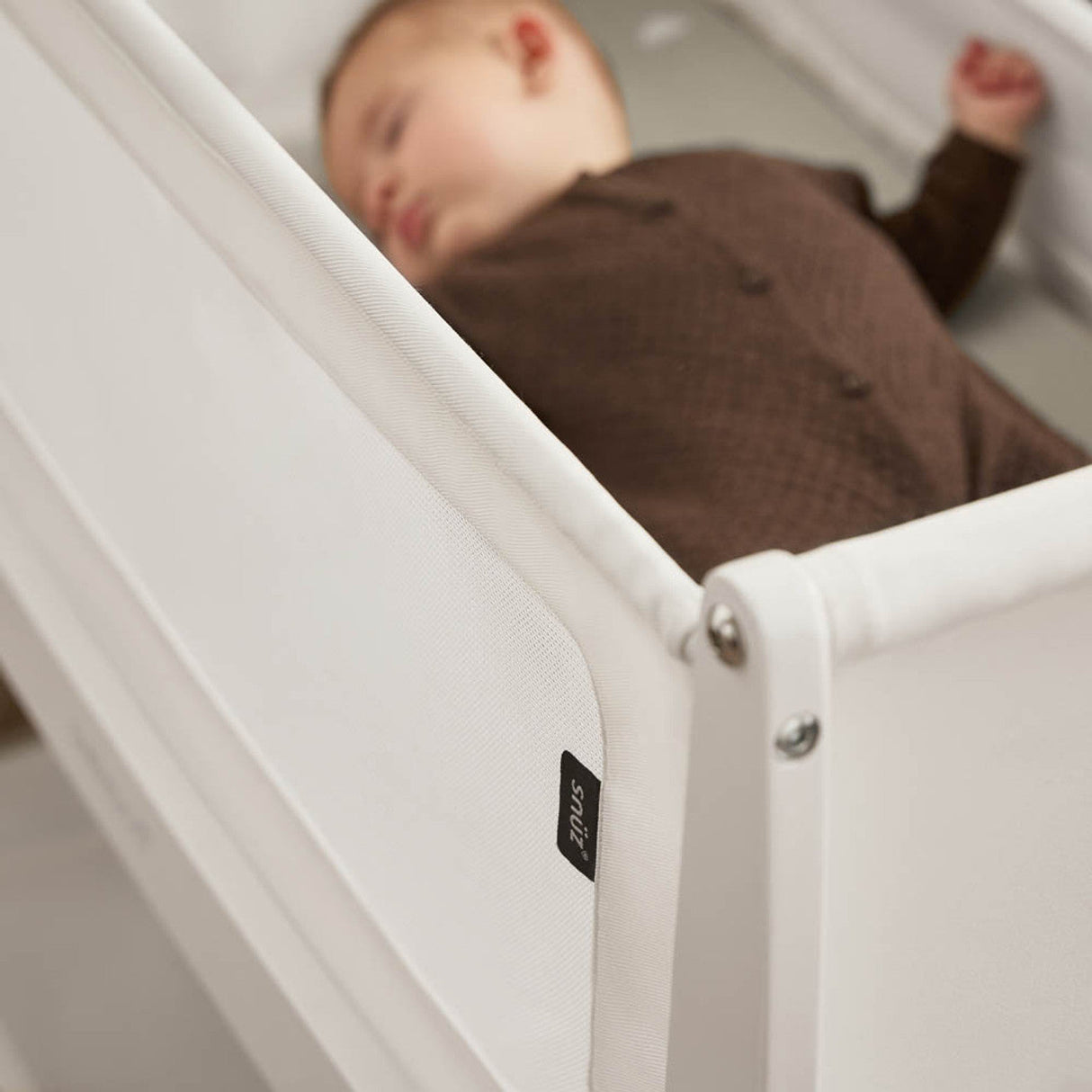 Snuzpod 5 Bedside Crib 13
